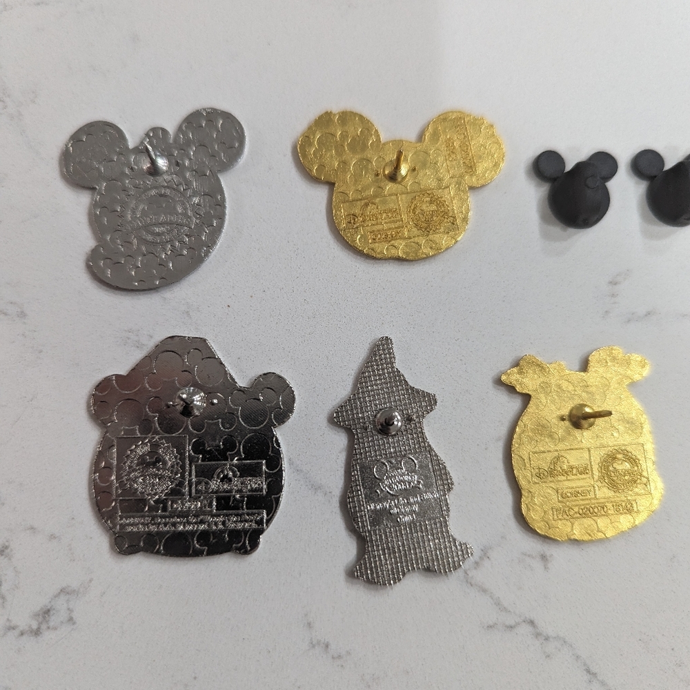 Lot of 5 New Tradeable Disney Pins Halloween with Backs - Picture 4 of 4